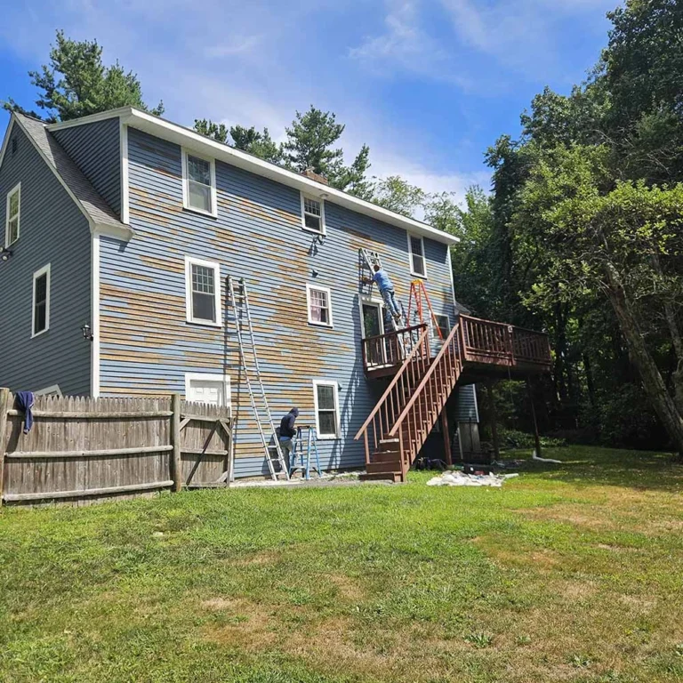 How to Remove Paint From Vinyl Siding